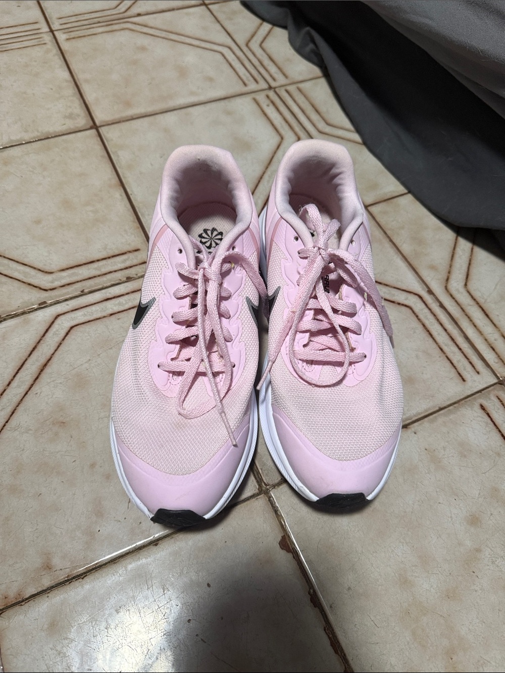 Nike women’s or kids Sneakers